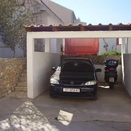Apartment Vanja *** דירה סטומורסקה