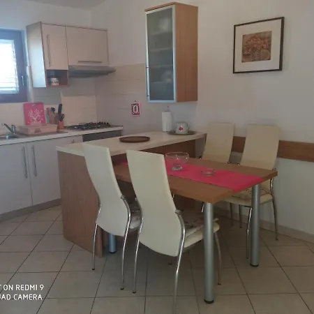 Apartment Vanja *** דירה סטומורסקה
